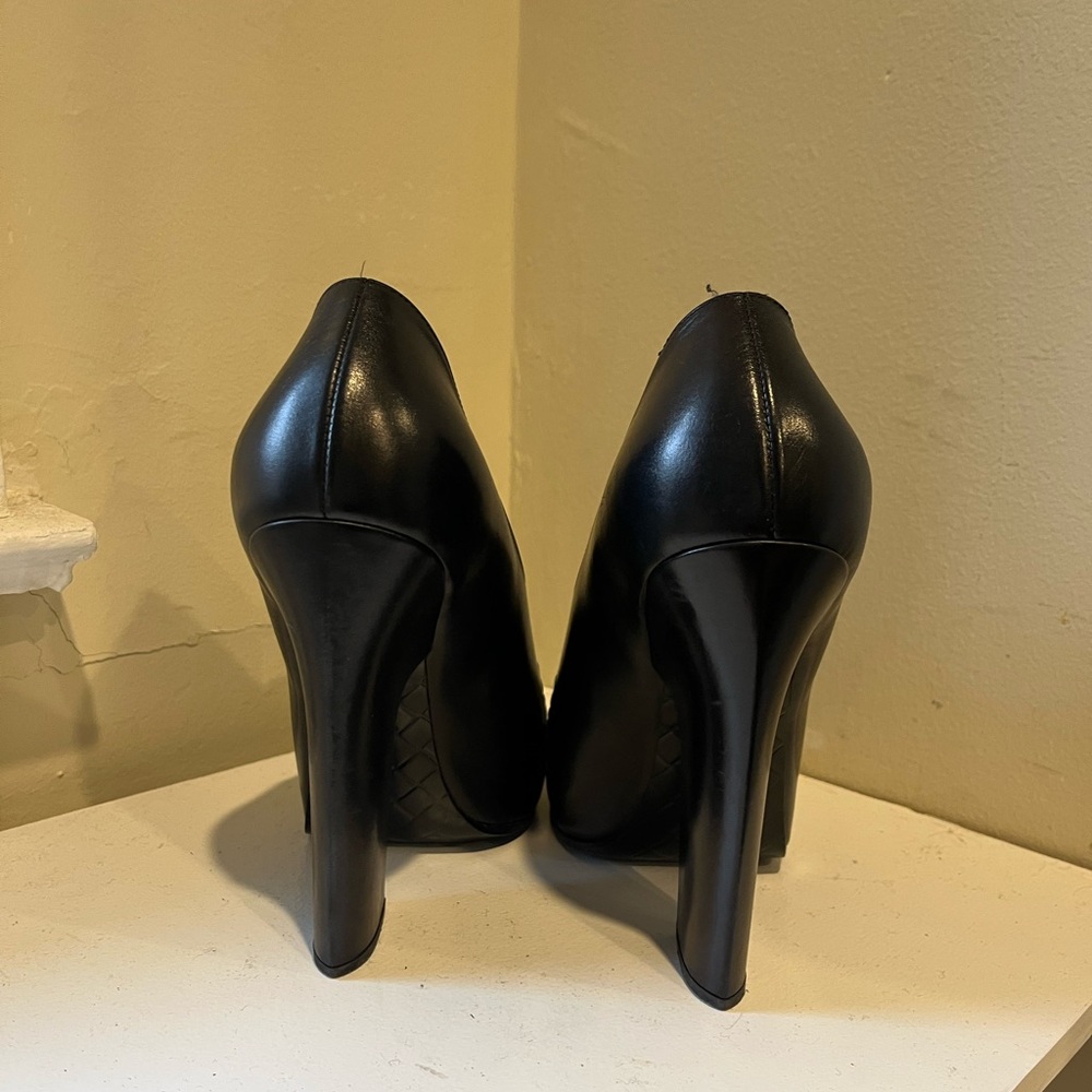 Bottega Veneta Black Leather Heels - Picture 4 of 7